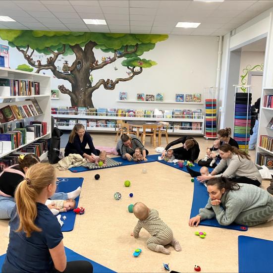 Billeder fra Barselscafé på Ullerslev Bibliotek